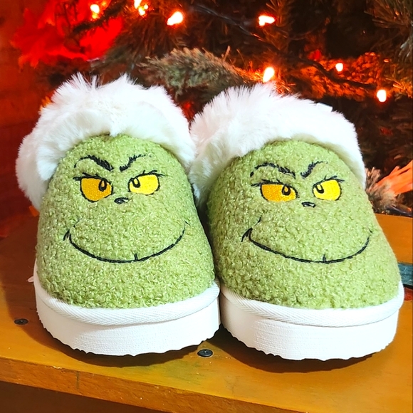 Shoes - Cozy Green Grinch Slippers